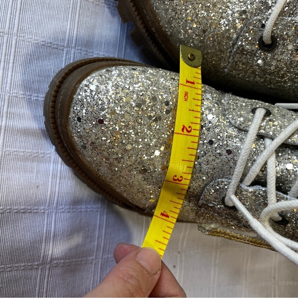 Very G Sparkling Silver Ankle Boots with Faux Fur Trim Women's Size 6.5 Glam - Picture 12 of 12